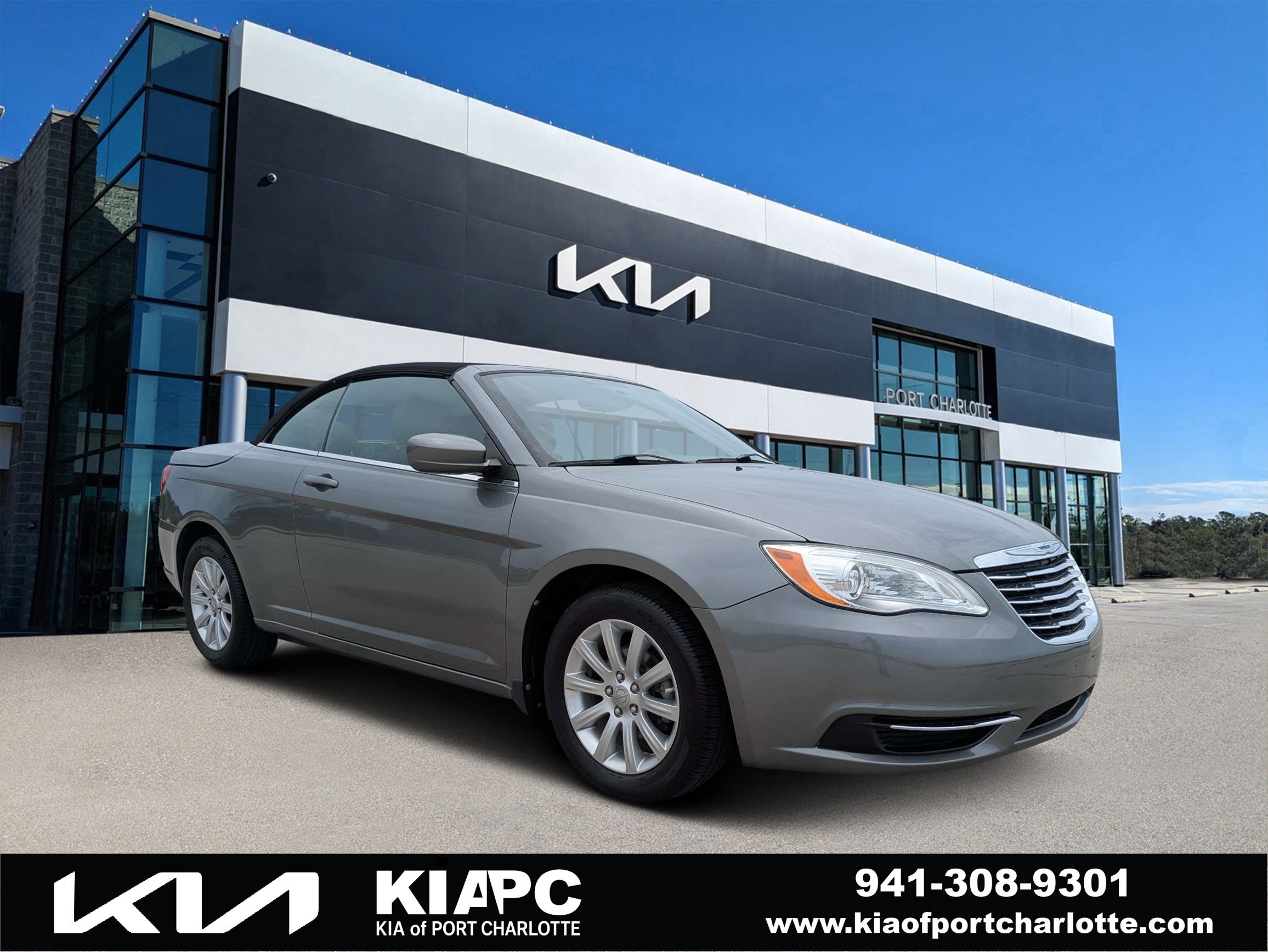 Used 2012 Chrysler 200 Touring FWD image 1