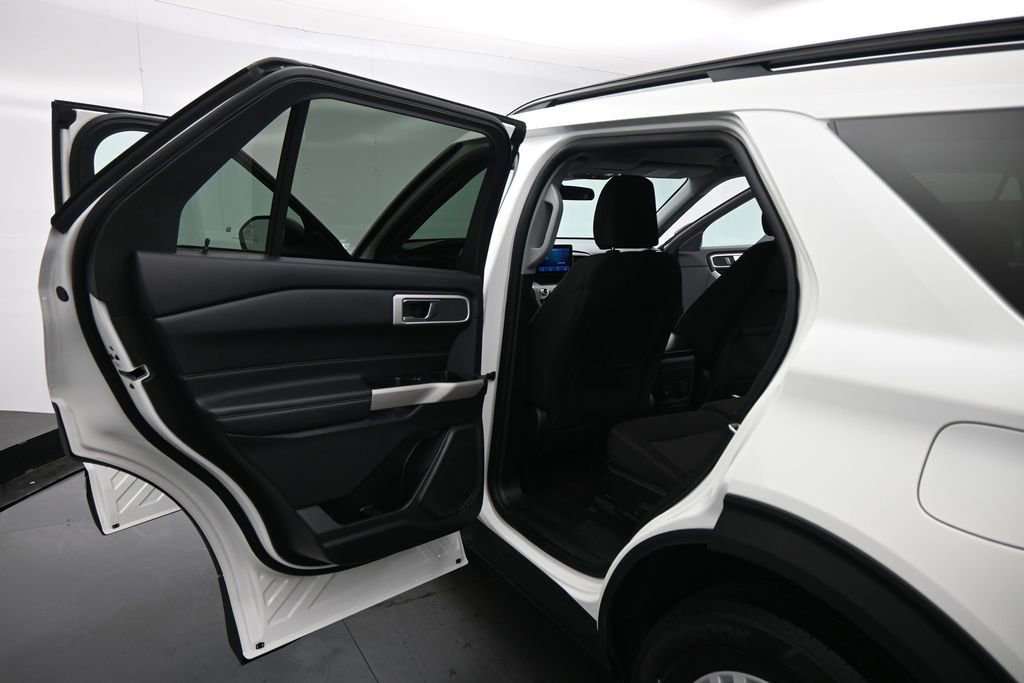 Certified 2024 Ford Explorer XLT RWD image 17