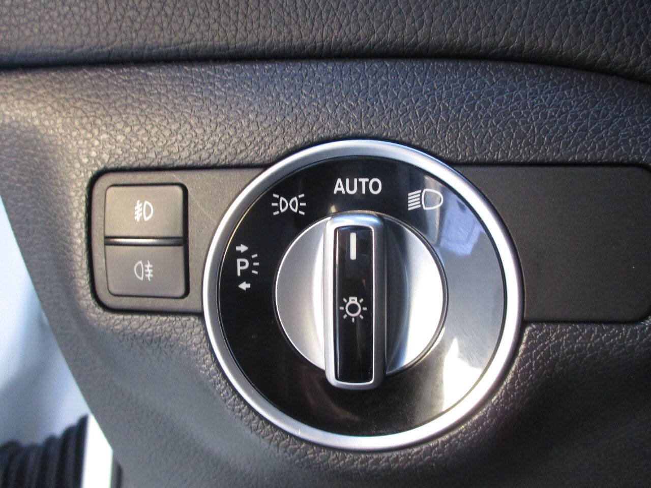 Used 2018 Mercedes-Benz GLA 250 4MATIC image 33