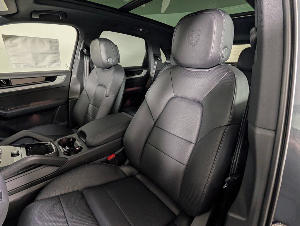 New 2026 Porsche Cayenne E-Hybrid AWD/4WD image 5