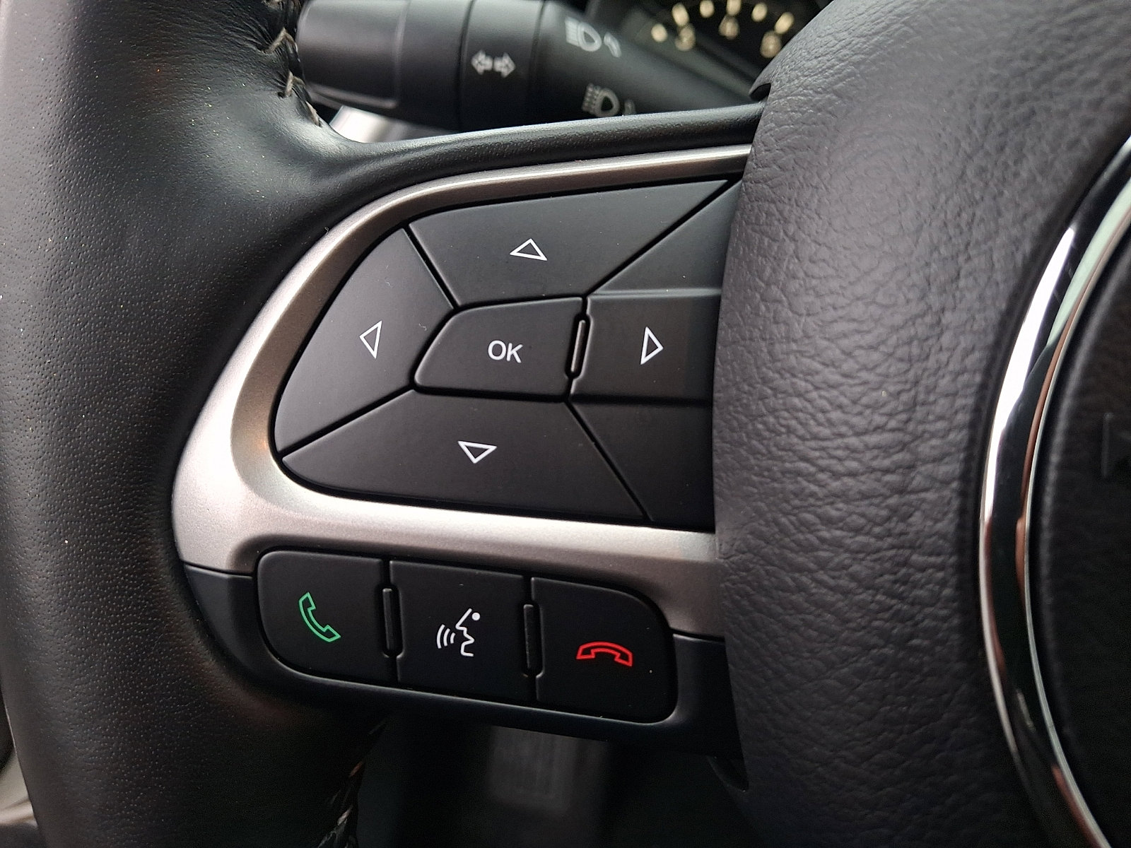 Used 2021 Jeep Compass Latitude w/ Sun and Sound Group AWD/4WD image 19