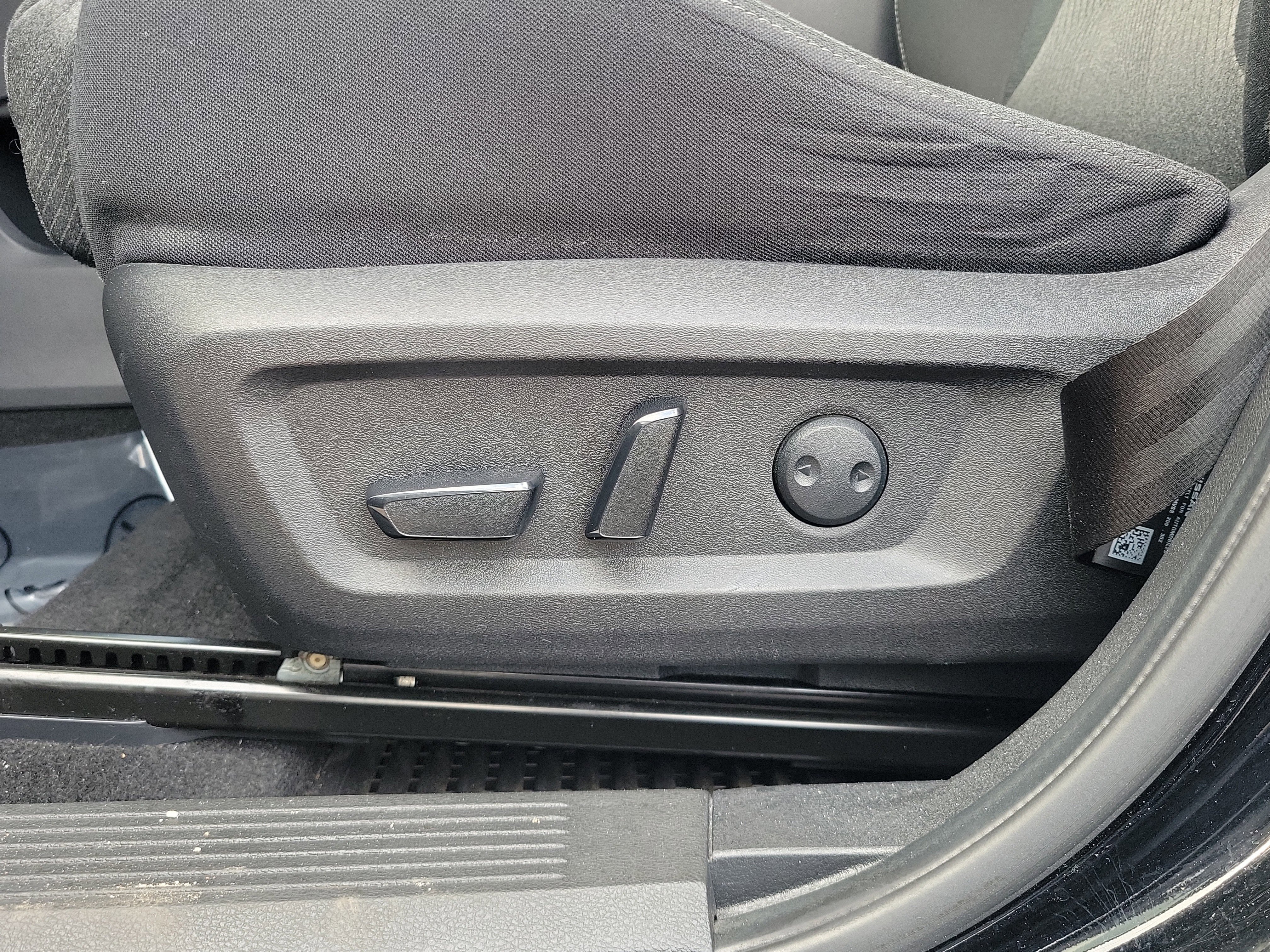 Certified 2024 Nissan Rogue SV image 22