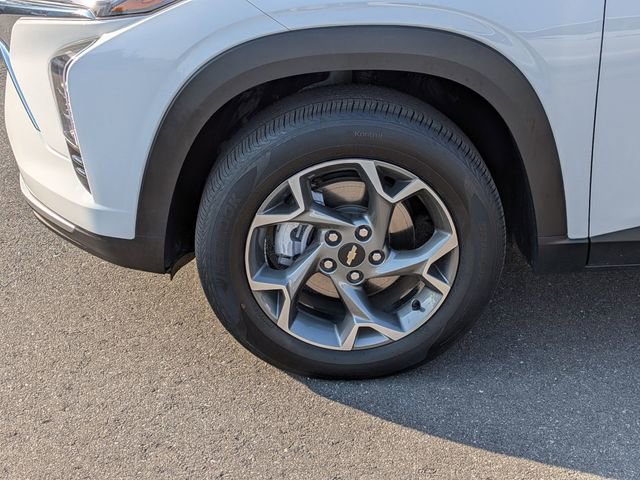 Used 2025 Chevrolet Trax LT image 11