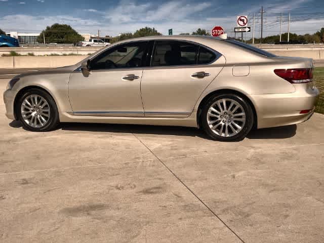 Used 2016 Lexus LS 460 w/ Comfort Package RWD image 4