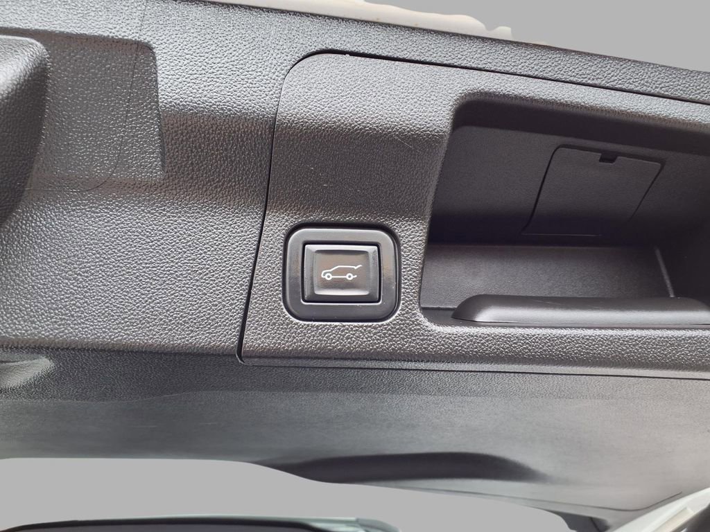 Used 2023 GMC Acadia AT4 w/ Technology Package image 29