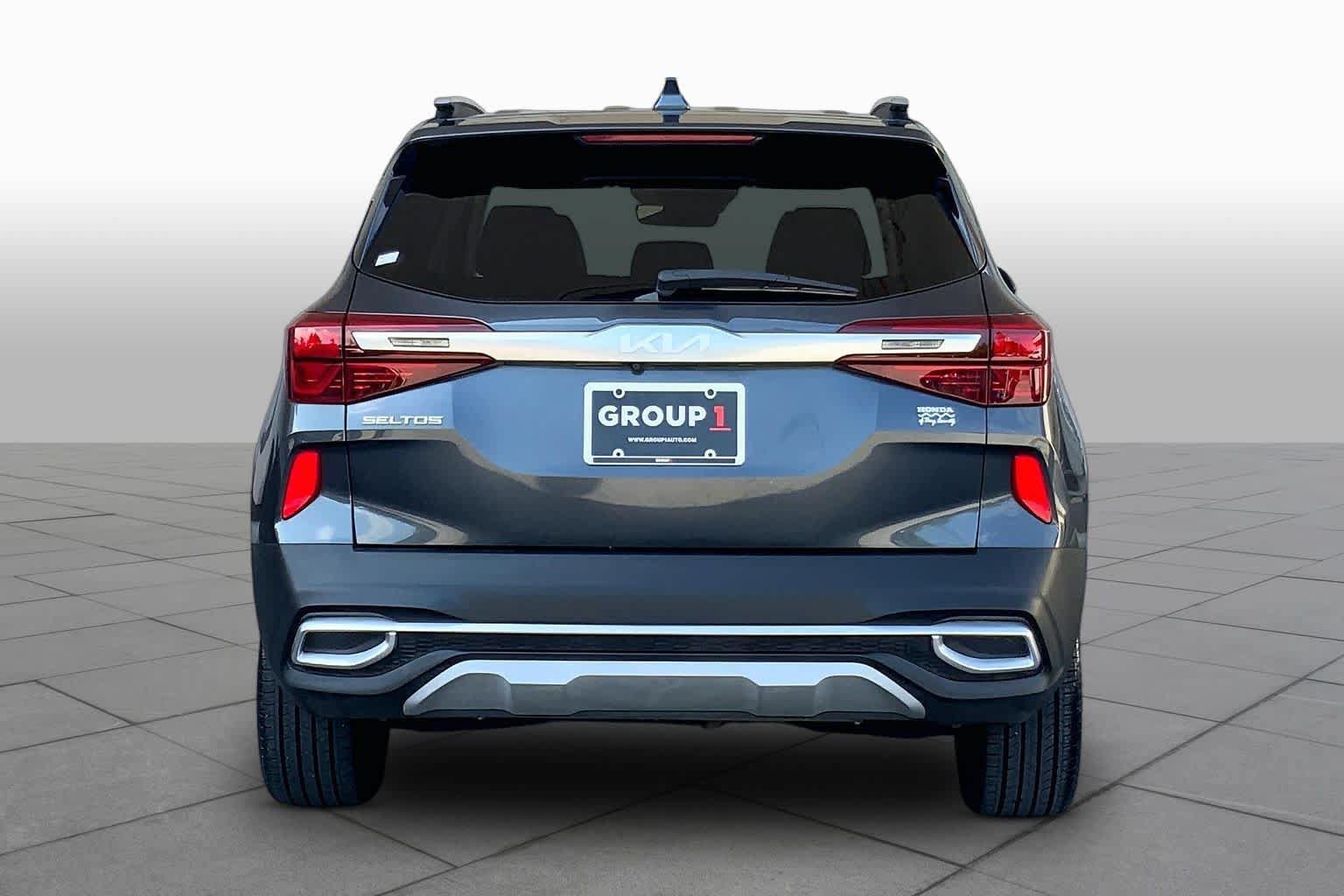 Used 2023 Kia Seltos SX w/ SX Sunroof Package AWD/4WD image 5