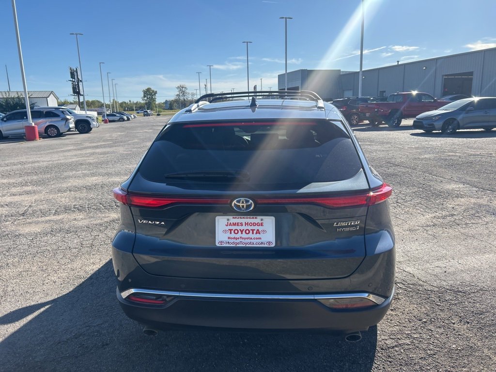 Used 2021 Toyota Venza Limited w/ Carpet Mat Package (TMS) image 7