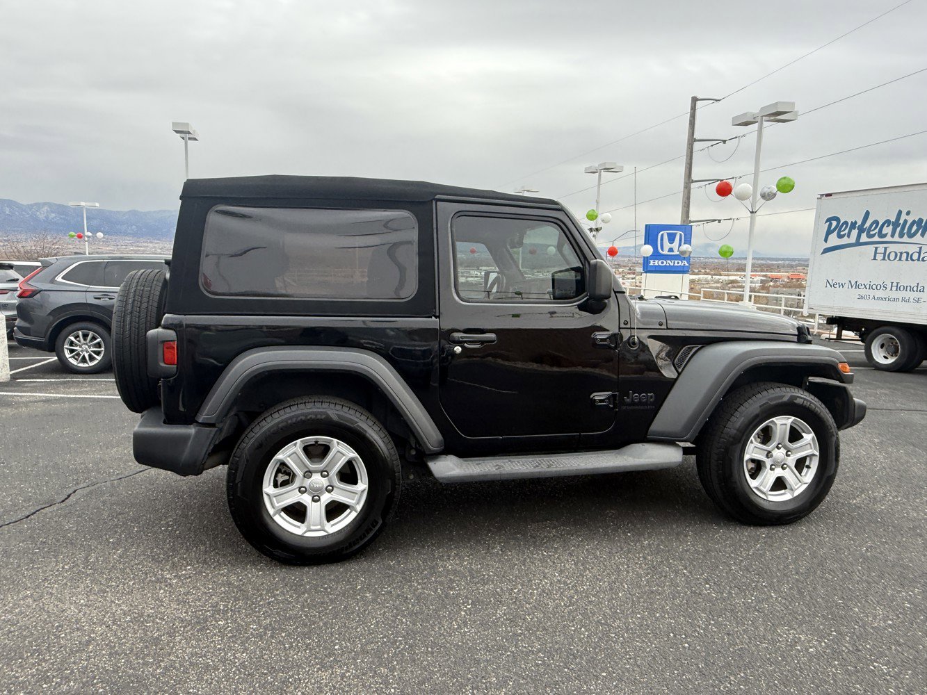 Used 2023 Jeep Wrangler Sport S image 4