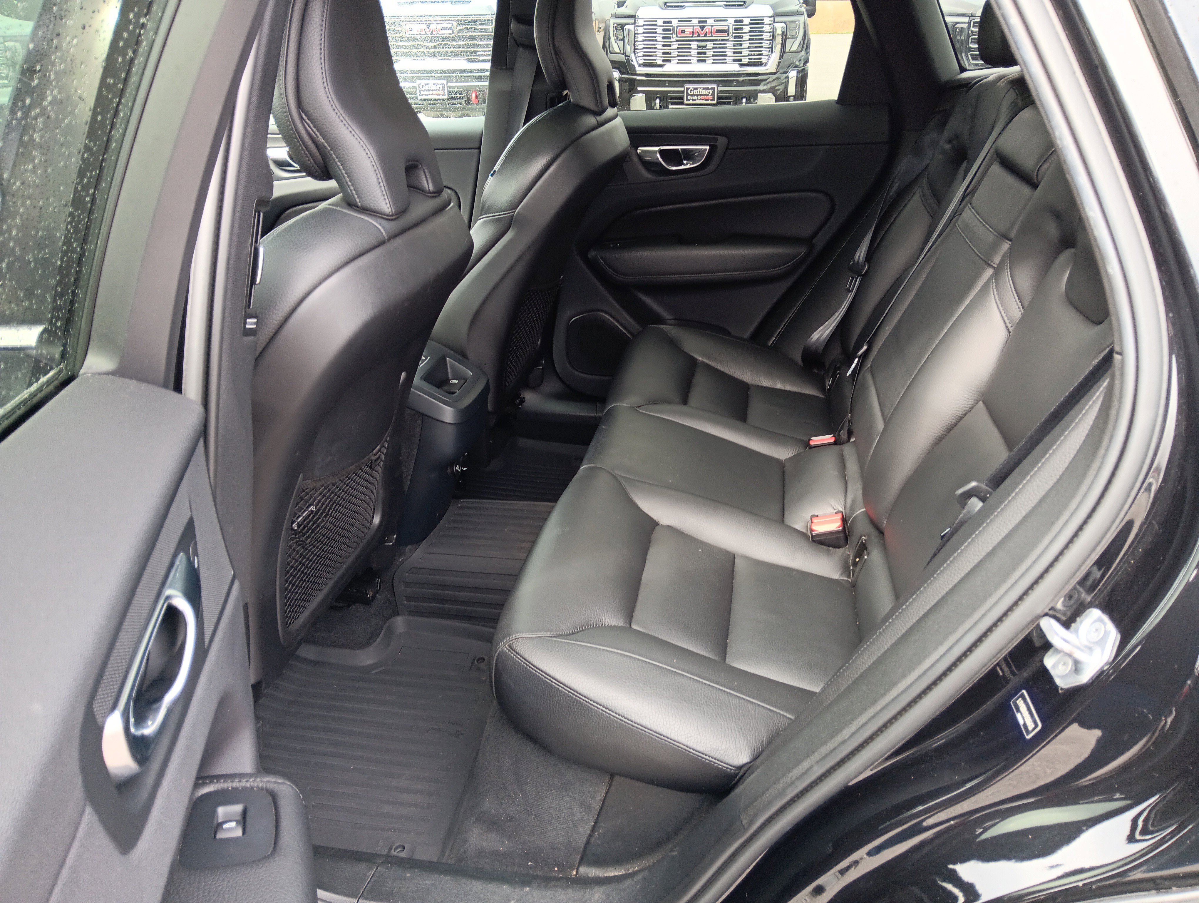 Used 2019 Volvo XC60 T5 Momentum w/ Premium Package image 18