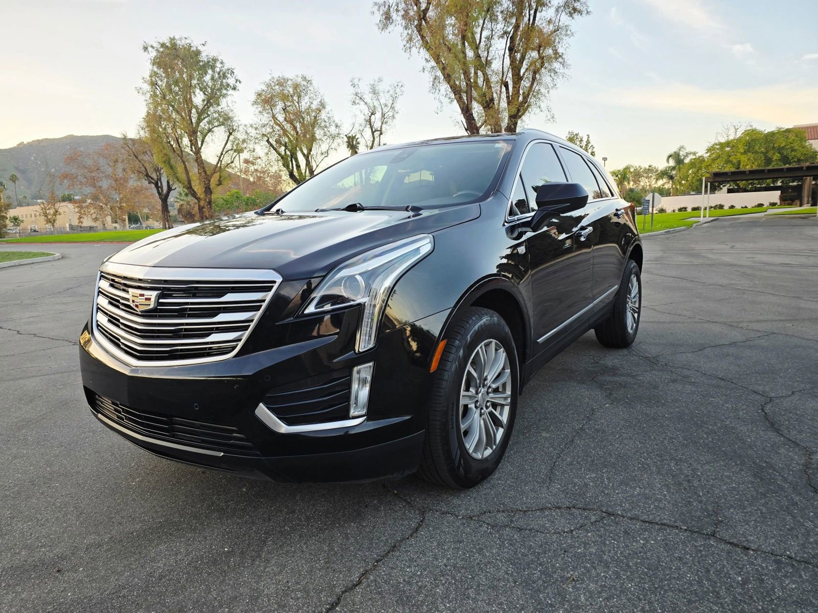 Used 2017 Cadillac XT5 Luxury w/ Driver Awareness Package image 3