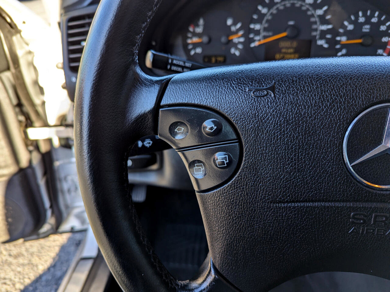 Used 2002 Mercedes-Benz CLK 320 2dr Cabriolet 3.2L image 16