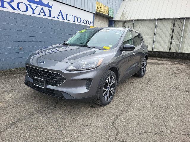 Used 2022 Ford Escape SE w/ SE Sport Appearance Package AWD/4WD image 2