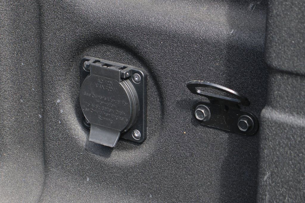 Used 2025 Nissan Frontier S w/ S Utility Package image 9