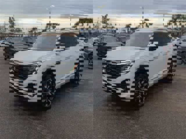 Used 2024 Volkswagen Atlas SEL Premium R-Line image 4