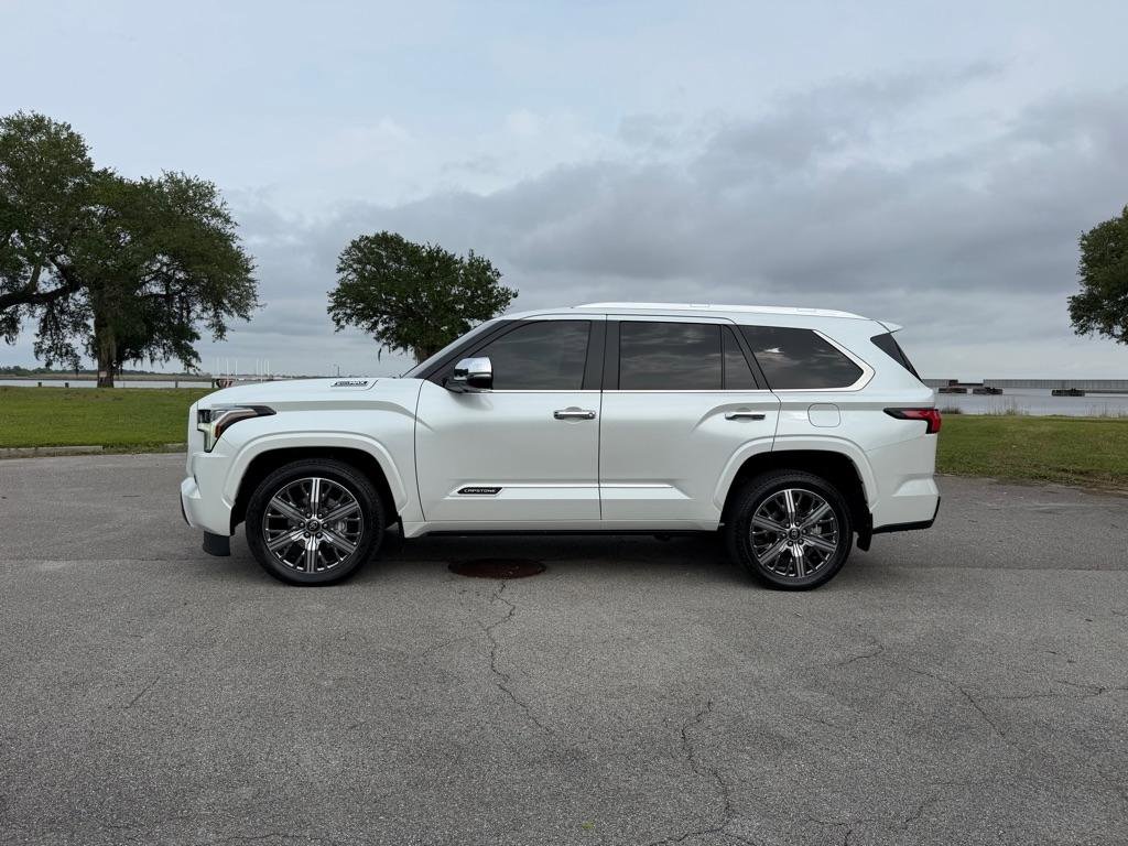 Used 2025 Toyota Sequoia Capstone AWD/4WD image 2