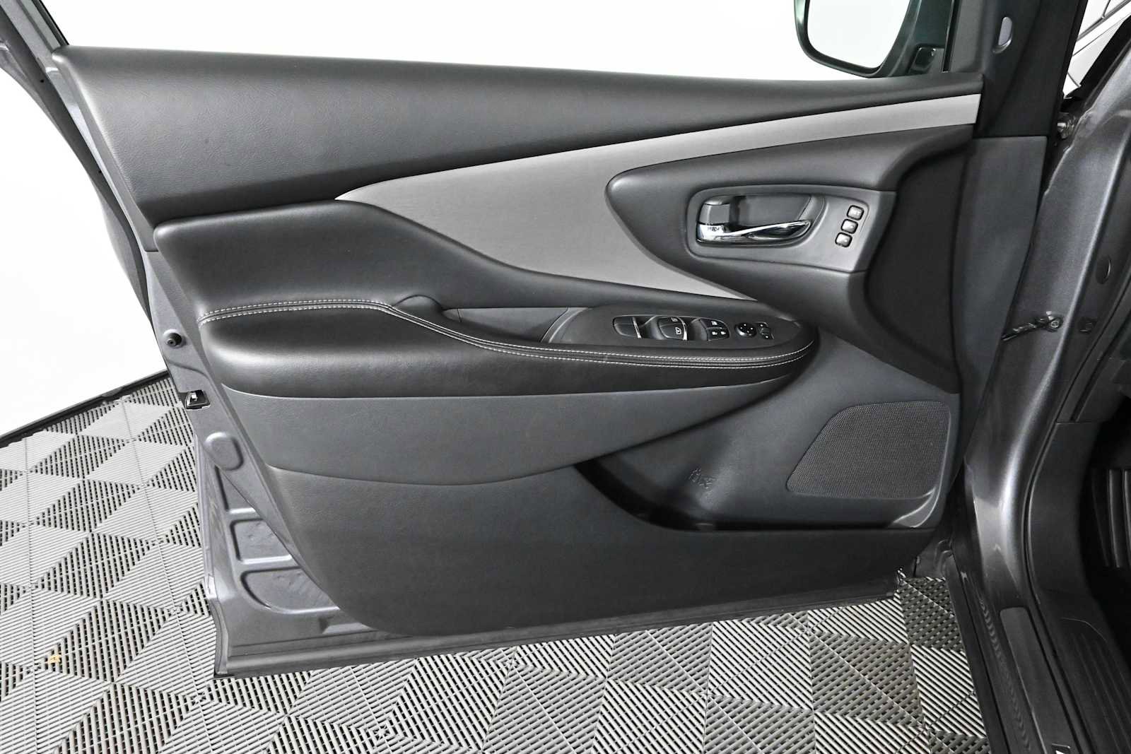 Used 2023 Nissan Murano SL w/ Cargo Package AWD/4WD image 19