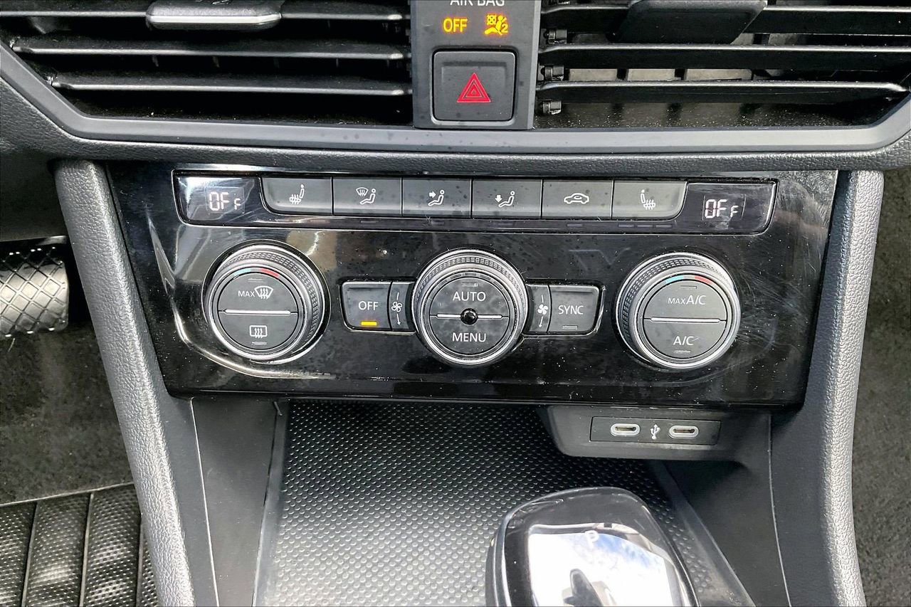 Used 2024 Volkswagen Jetta SE image 18
