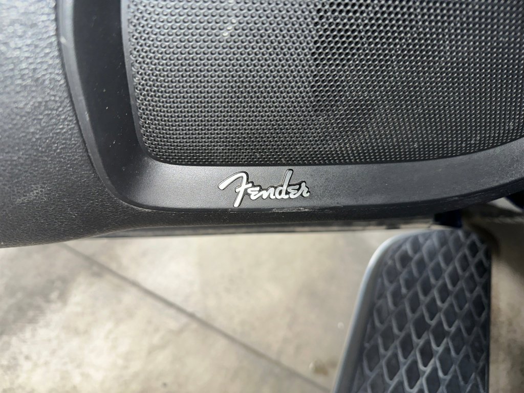 Used 2021 Nissan Titan SL w/ Moonroof Package image 8