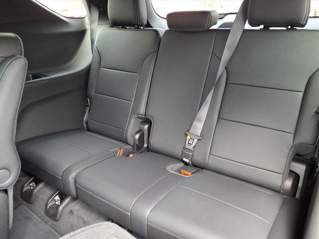 Used 2025 Chevrolet Traverse LT w/ Driver Confidence Package FWD image 29