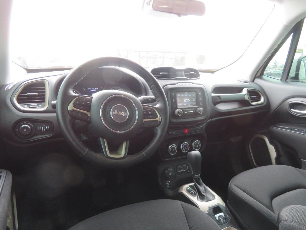 Used 2017 Jeep Renegade Latitude w/ Cold Weather Group image 6