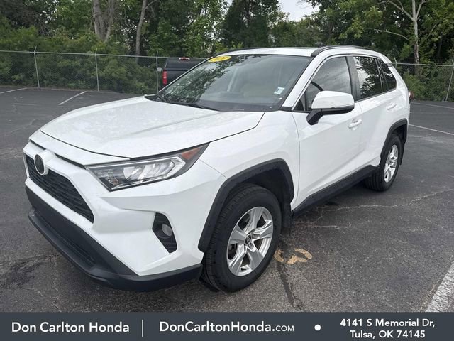 Used 2020 Toyota RAV4 XLE w/ Convenience Package FWD image 3