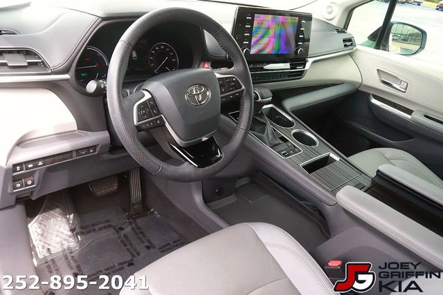 Used 2022 Toyota Sienna Limited FWD image 13