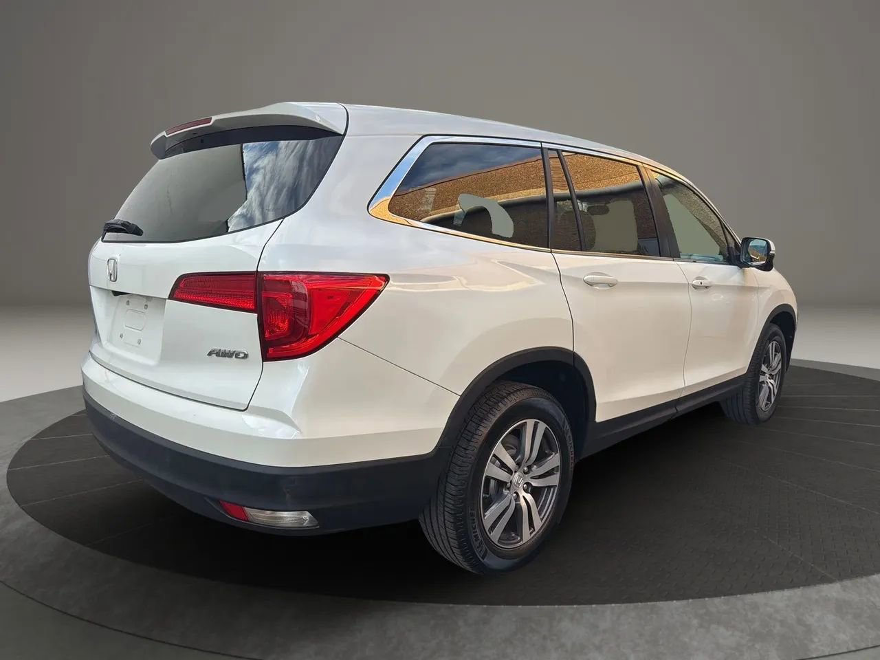 Used 2017 Honda Pilot EX image 5