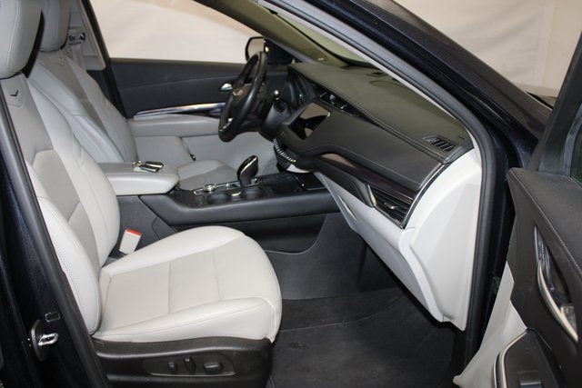 Certified 2022 Cadillac XT4 Luxury w/ Cold Weather Package image 11