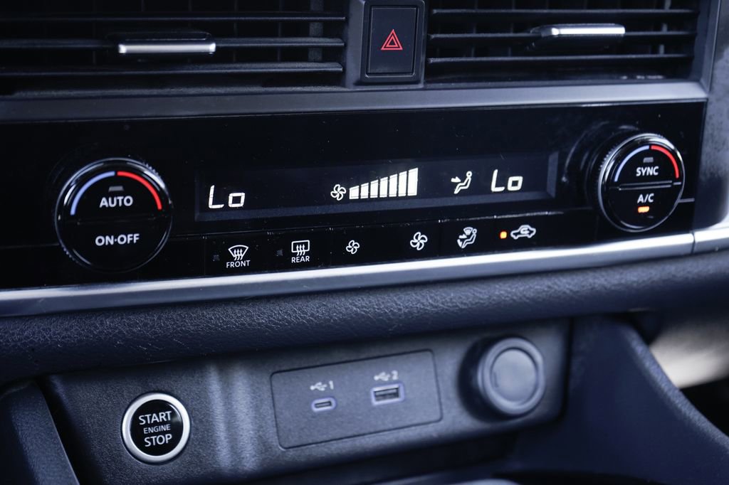 Used 2023 Nissan Rogue SV image 27