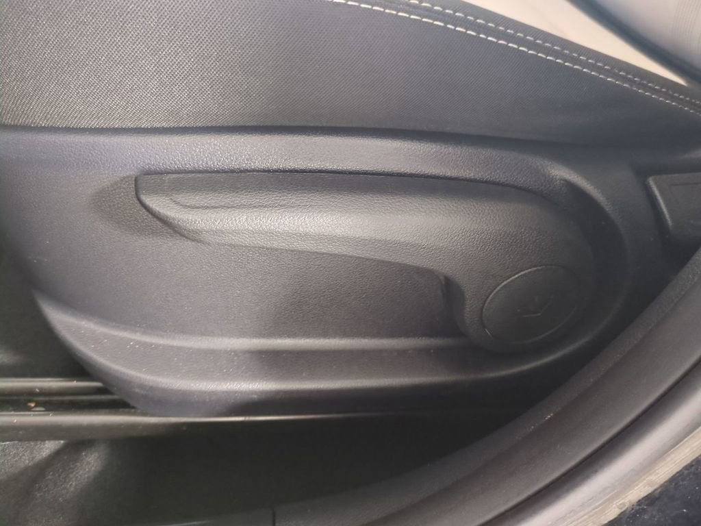 Used 2023 Hyundai Venue SEL image 22