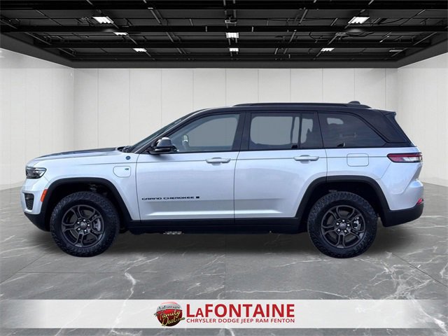 Used 2024 Jeep Grand Cherokee Trailhawk image 2