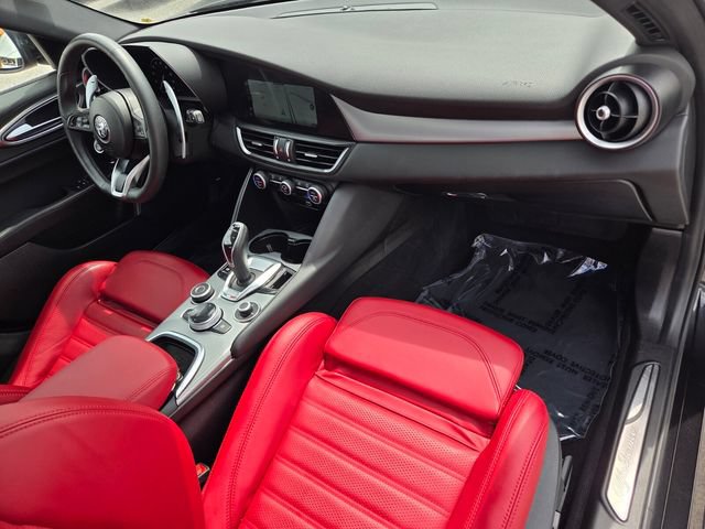 Used 2025 Alfa Romeo Giulia AWD w/ Veloce Package AWD image 19