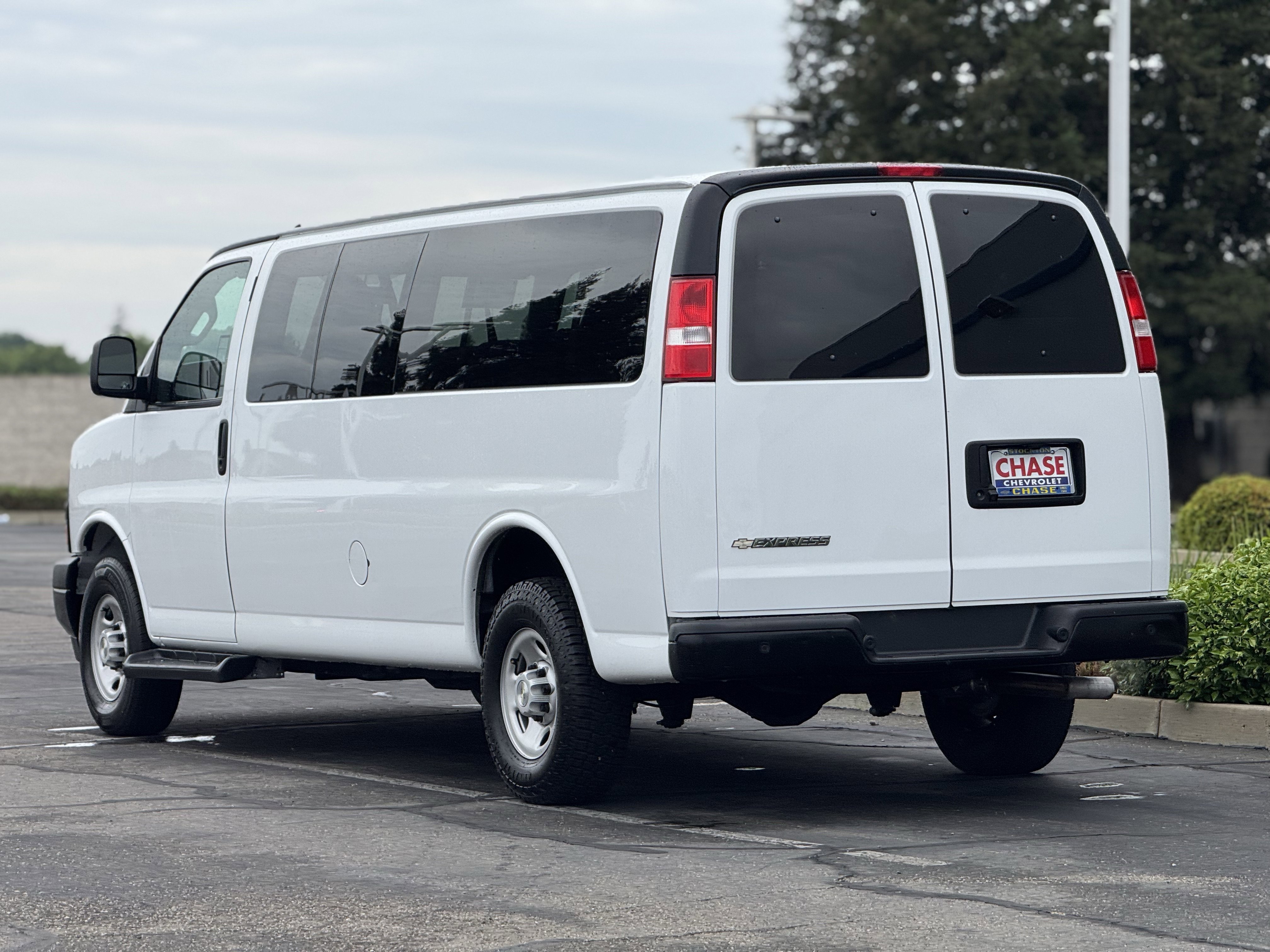 Used 2023 Chevrolet Express 3500 LS image 5