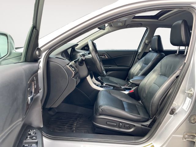 Used 2016 Honda Accord Touring image 9