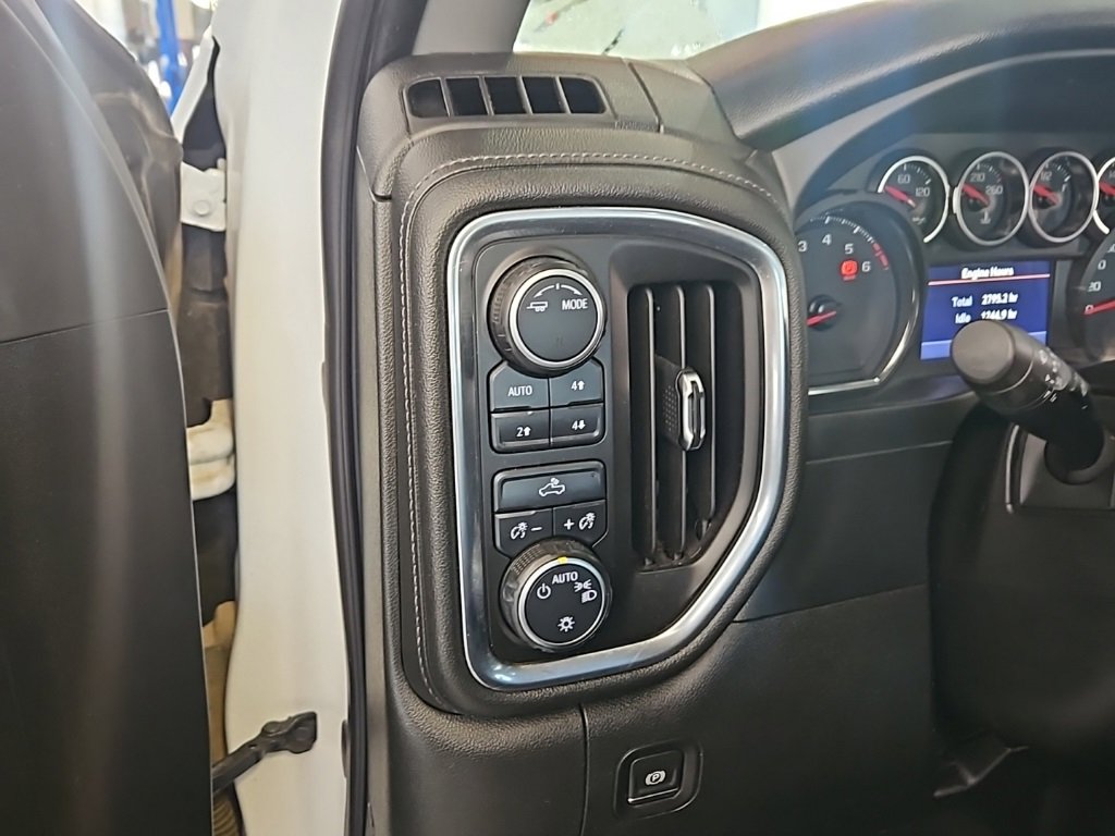 Used 2020 Chevrolet Silverado 1500 LT w/ Convenience Package image 11