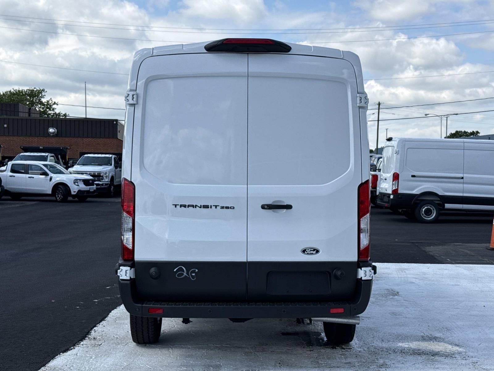 New 2026 Ford Transit 250 148 Medium Roof RWD image 4