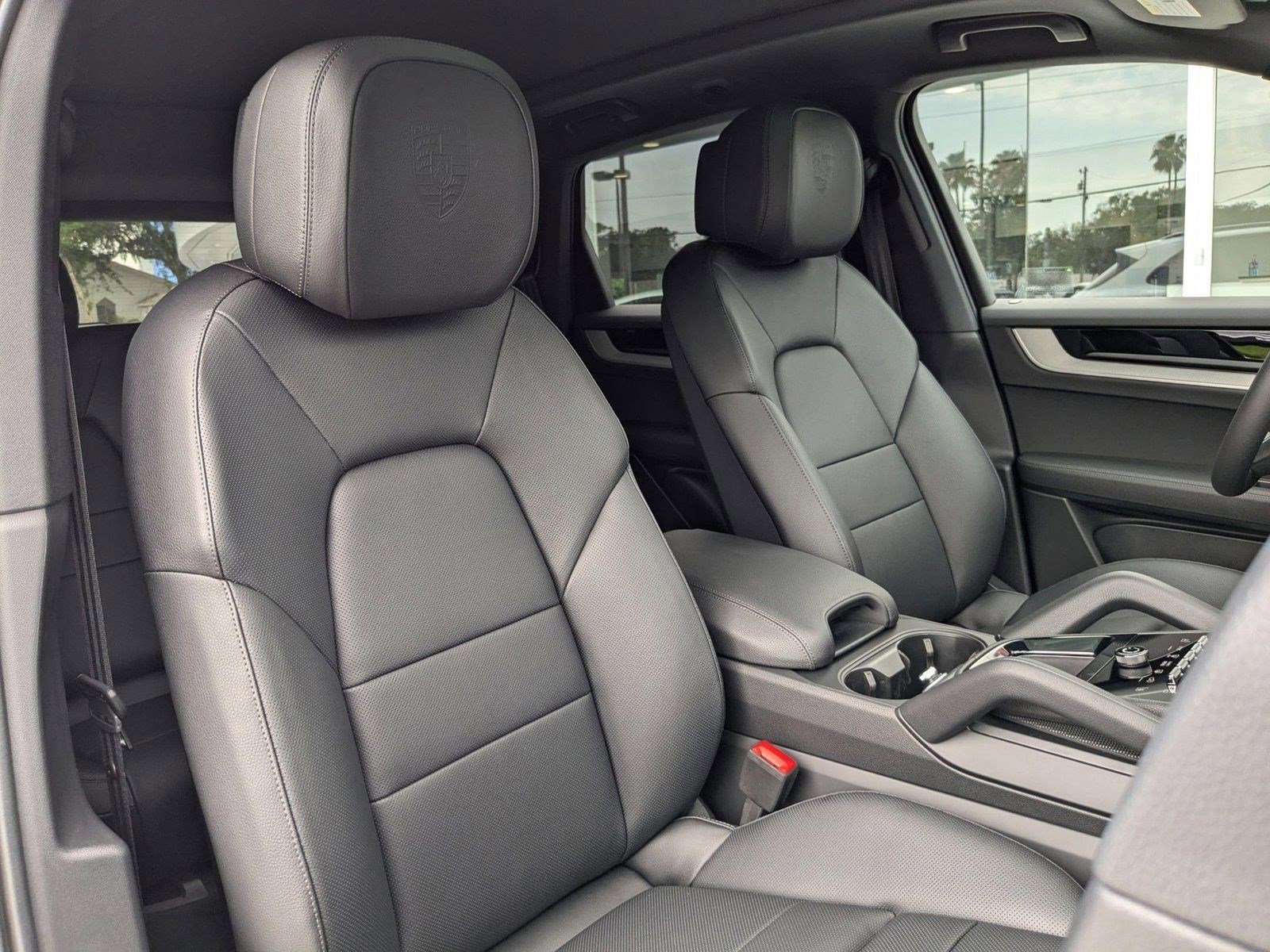 Certified 2025 Porsche Cayenne image 26