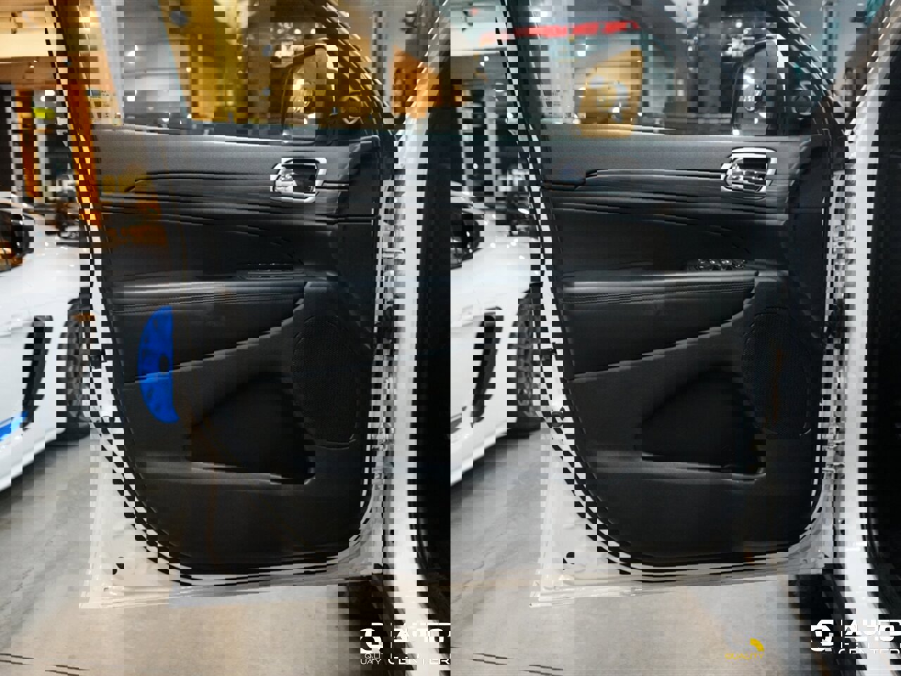 Used 2020 Jeep Grand Cherokee Laredo image 9