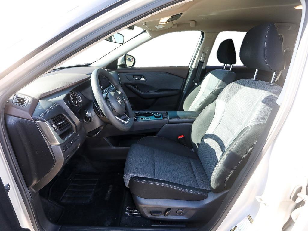 Used 2023 Nissan Rogue SV image 14