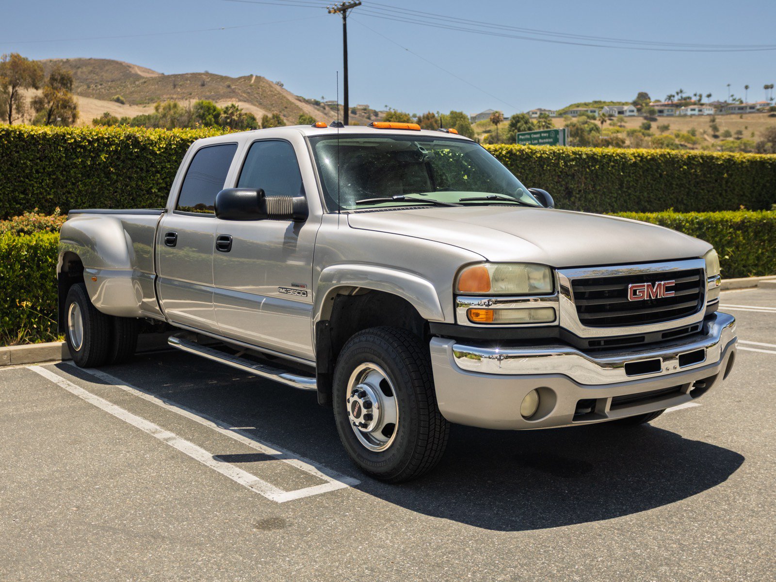 Used 2004 GMC Sierra 3500 SLT w/ Heavy-Duty Power Package AWD/4WD image 3