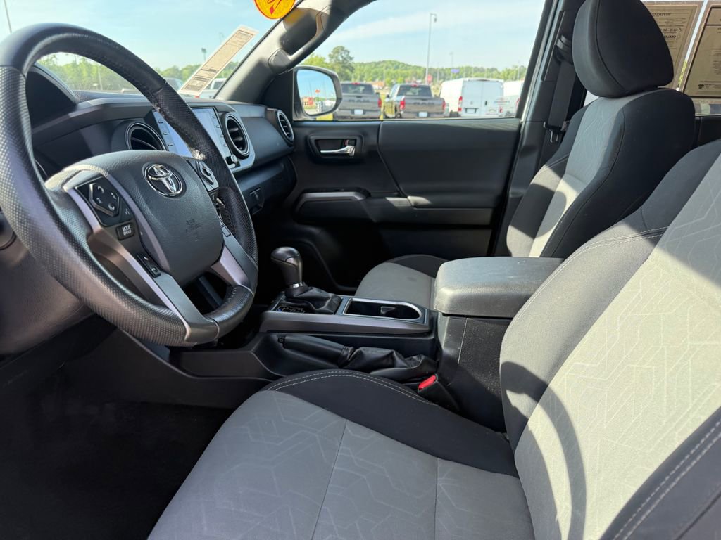 Used 2020 Toyota Tacoma TRD Sport w/ Technology Package AWD/4WD image 18