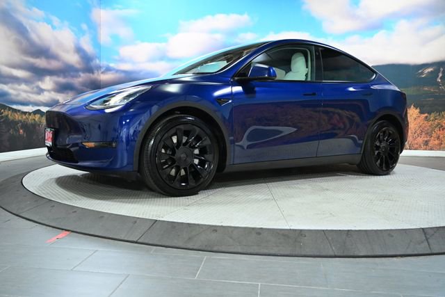Used 2021 Tesla Model Y Long Range image 3