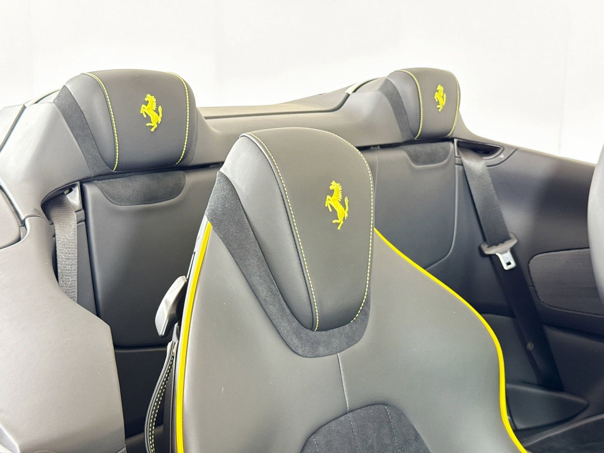 Certified 2025 Ferrari Roma Spider RWD image 25