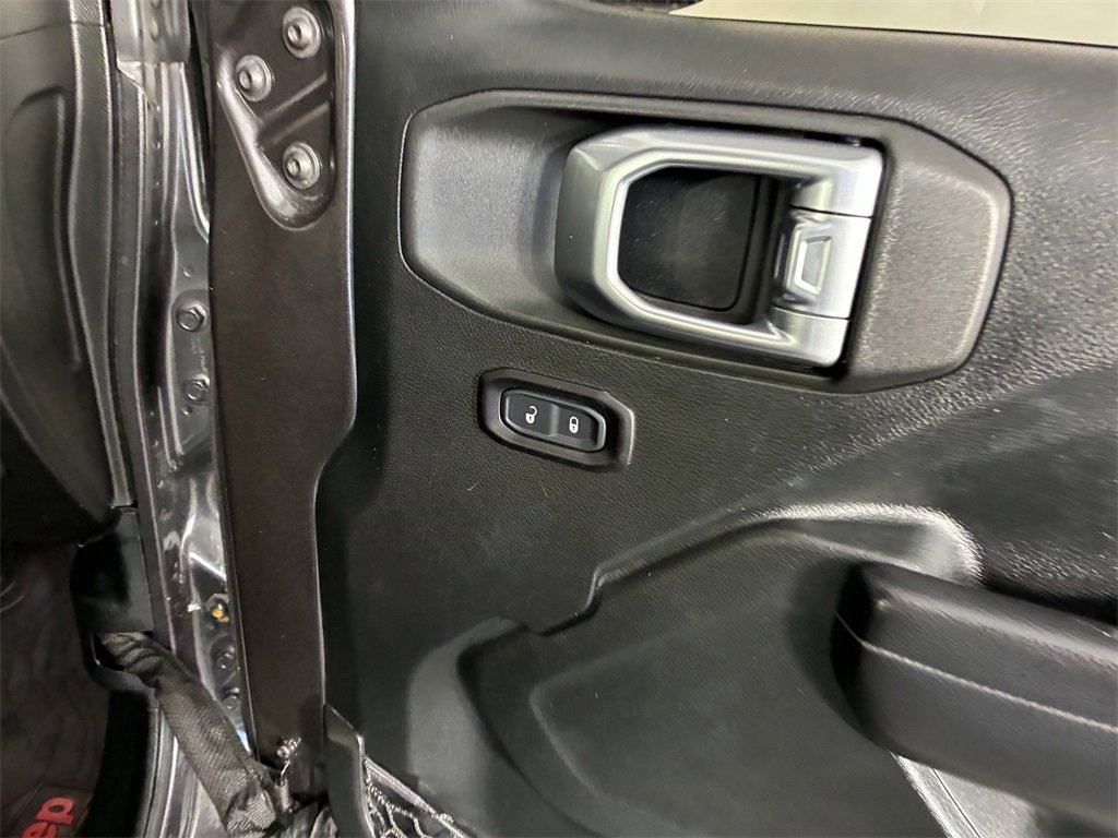 Used 2018 Jeep Wrangler Unlimited Sport S image 31