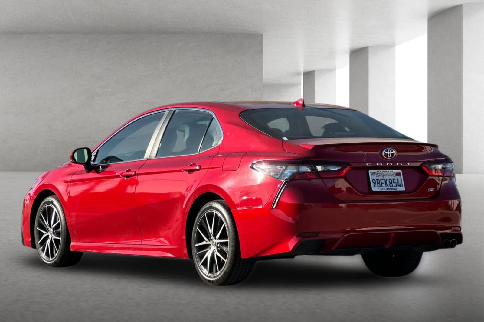 Used 2022 Toyota Camry SE w/ Convenience Package image 6