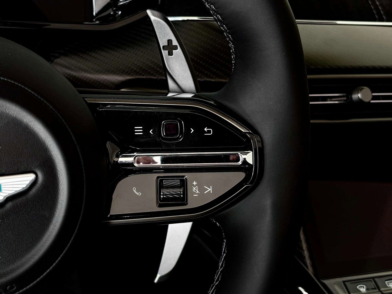 New 2026 Aston Martin V8 Vantage S image 33