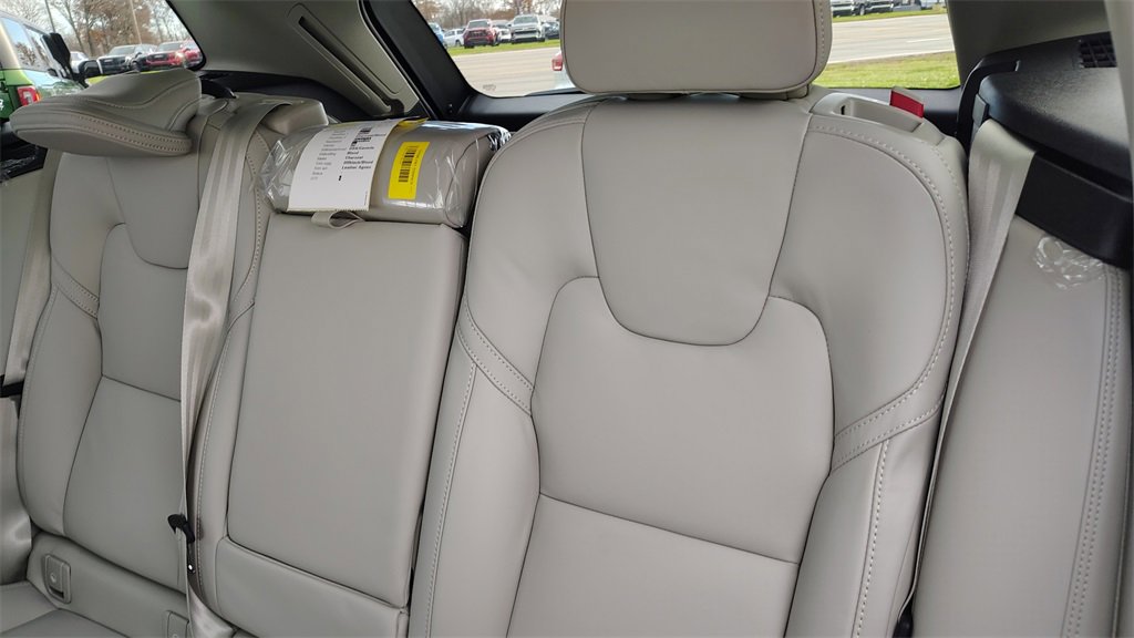 New 2026 Volvo XC60 B5 Ultra w/ Climate Package image 28