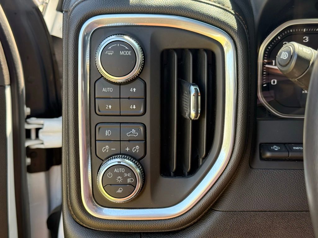 Used 2022 GMC Sierra 2500 AT4 w/ AT4 Premium Plus Package AWD/4WD image 9