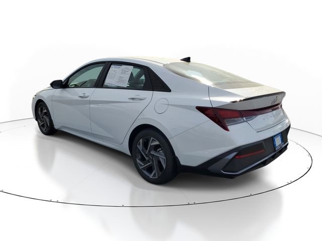 Used 2025 Hyundai Elantra Sport image 4