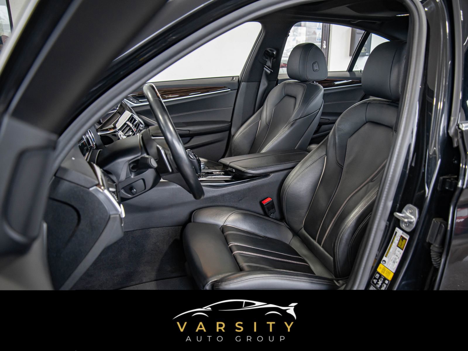 Used 2019 BMW 540i xDrive w/ Premium Package image 11